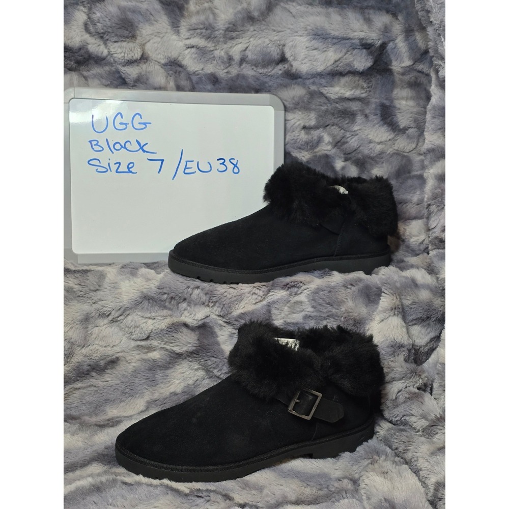 NWOT UGG Romely Short Buckle Black Suede Fur lined Booties Size 7 EU 38